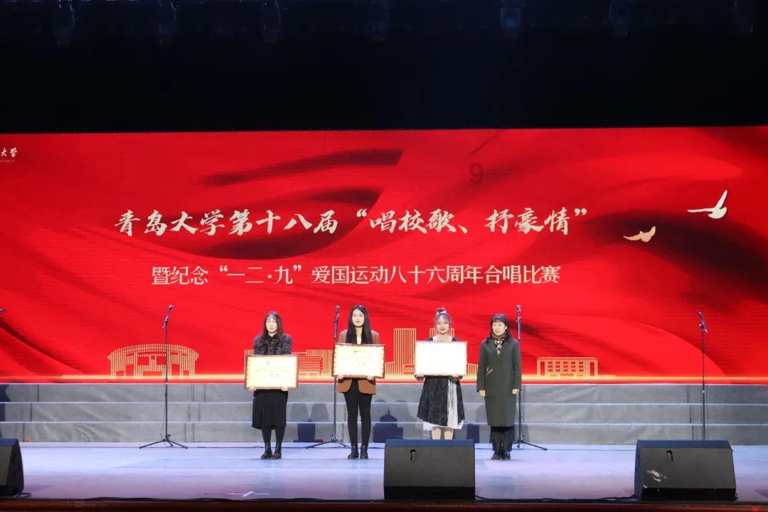 男子边打电话边救人,徒手接住坠楼孩子