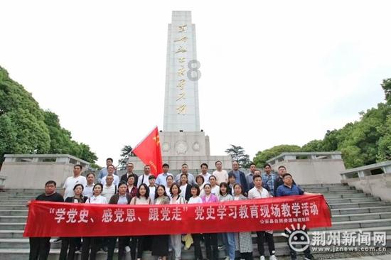 两只青蛙三天吃120只害虫，请问七只青蛙平均每天吃多少只害虫？游戏画面