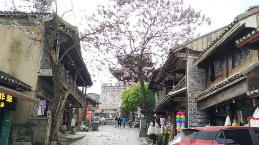 深入了解你认为谈恋爱要不要在朋友圈公开?,加入你认为谈恋爱要不要在朋友圈公开?知识星球,为你的心灵充电